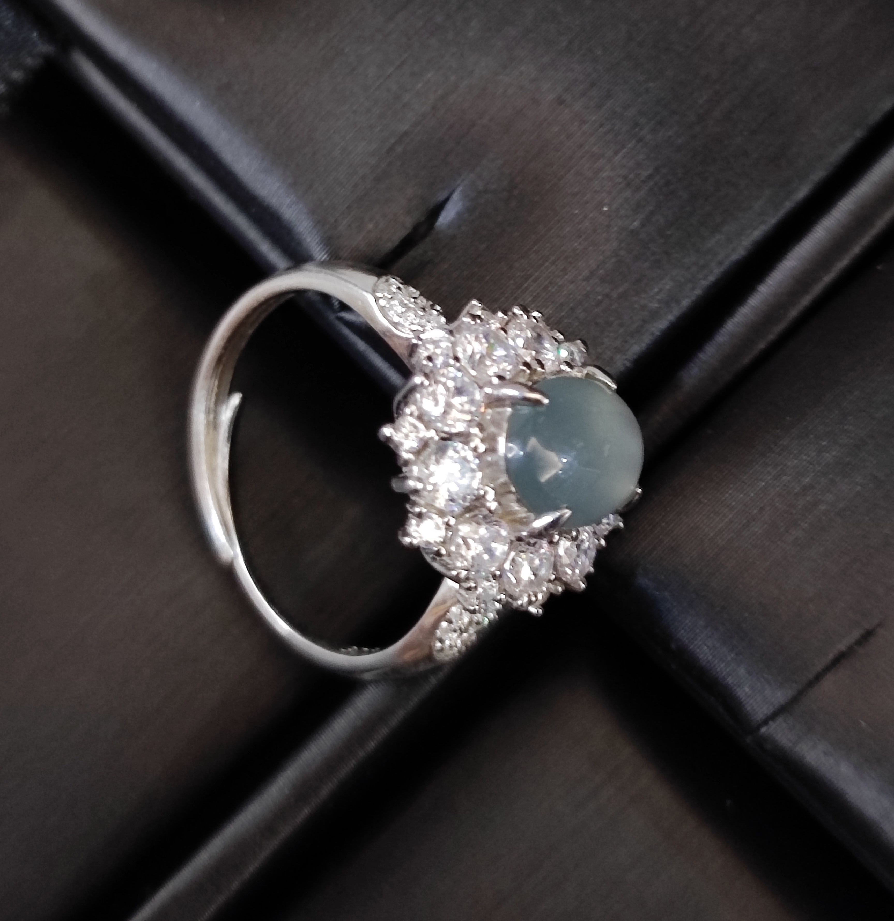 Nhẫn Ngọc Băng Chủng, Vàng Trắng Bọc Hoa cương